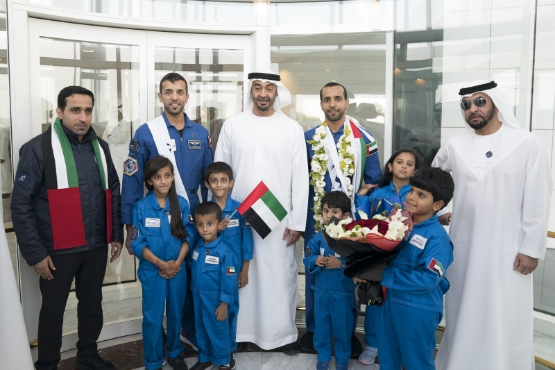 محمد بن زايد: الإمارات تعتبر أبناءها ثروتها الحقيقية وأن العلم طريقها لصنع المستقبل الأفضل 1 image1701447063