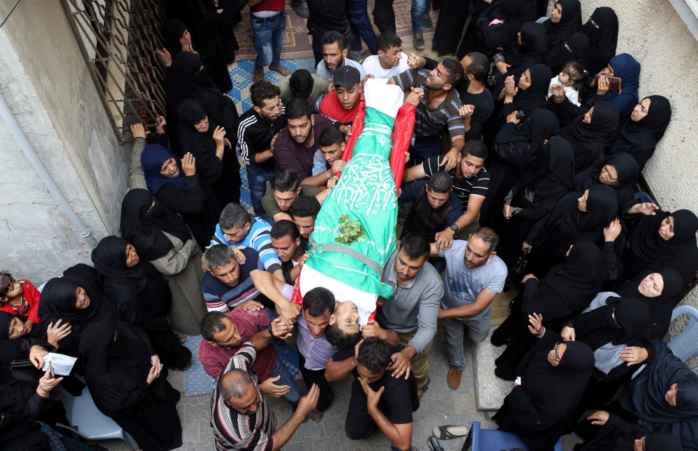 استشهاد صحفية فلسطينية مع أفراد من عائلتها في قصف إسرائيلي على مخيم النصيرات وسط غزة 1 image1702860603