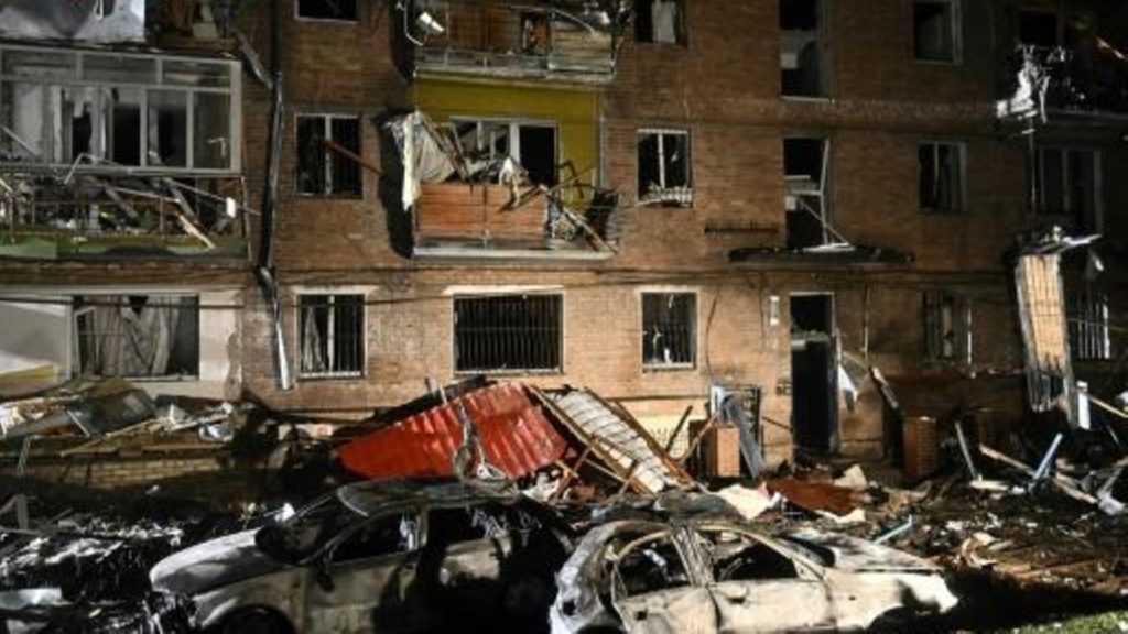 أوكرانيا: مقتل وإصابة 3 أشخاص جراء قصف روسي لخيرسون 117 مرة خلال الساعات الـ24 الماضية 1 image doc 32tg9va1703234884