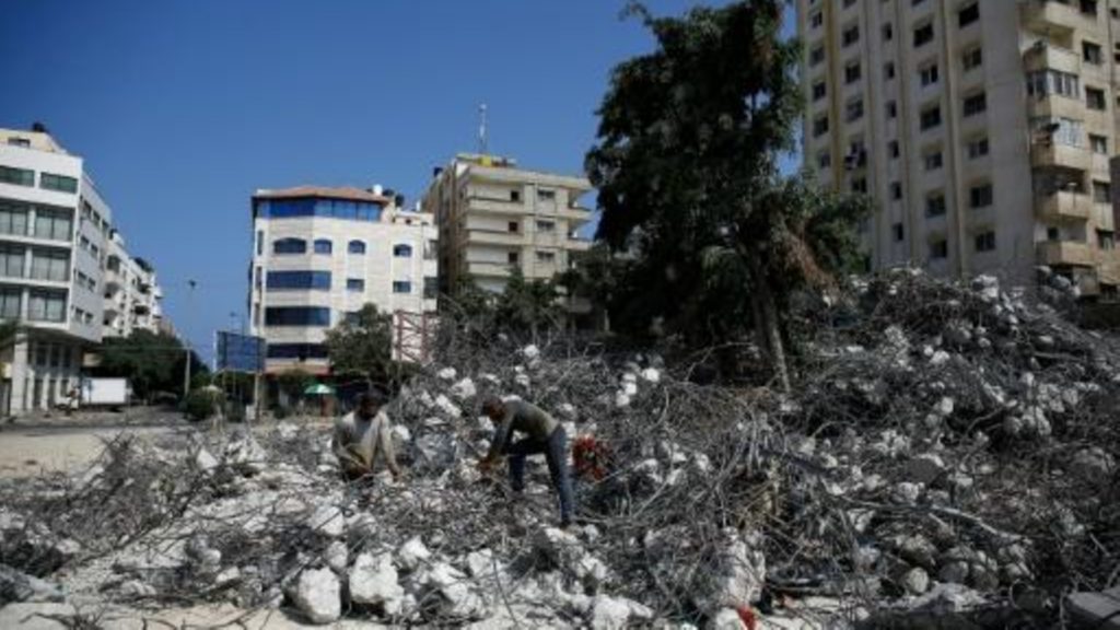 "الصحة الفلسطينية" تدعو لتحقيق دولي في تقارير بشأن دفن الاحتلال فلسطينيين أحياء في قطاع غزة 1 image doc fg6f91702750682