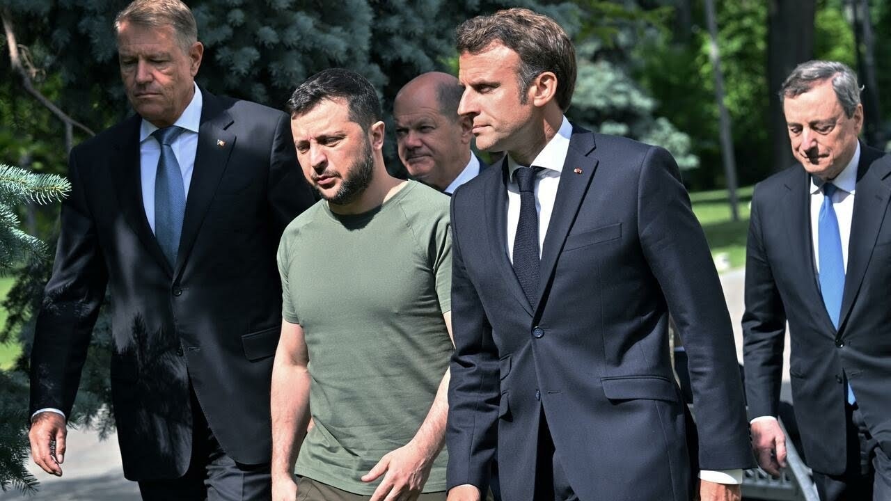 زيلينسكي يطلب من الاتحاد الأوروبي عدم التخلي عن بلاده وفتح مفاوضات الانضمام للكتلة 1
