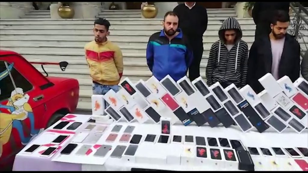 ضبط تشكيل عصابي تخصص في سرقة الهواتف المحمولة بالبحيرة 1 maxresdefault1703854864