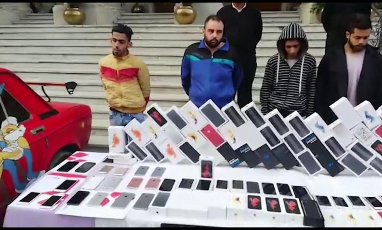 ضبط تشكيل عصابي تخصص في سرقة الهواتف المحمولة بالبحيرة 1 maxresdefault1703854864