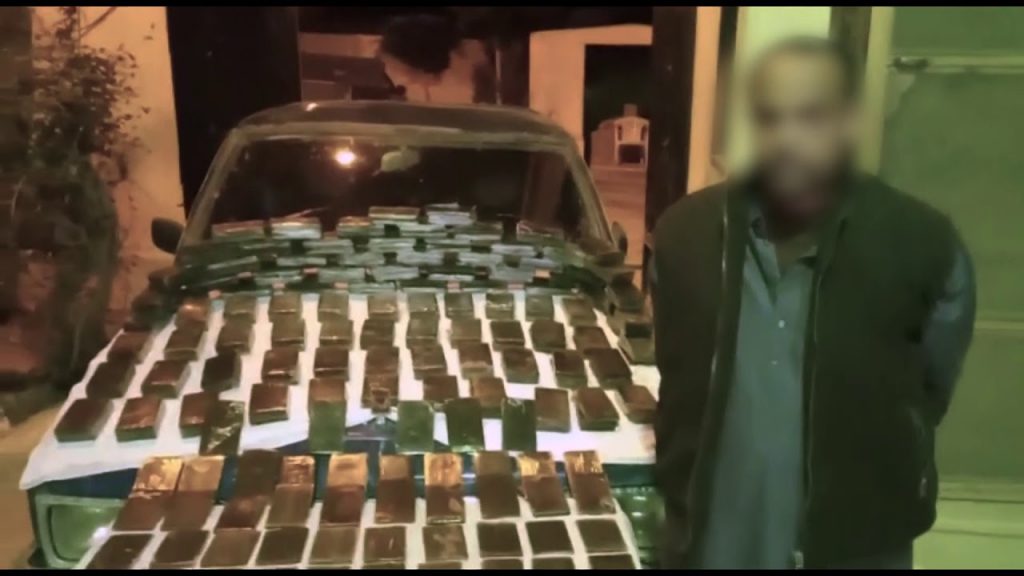 ضبط شخص بمطروح لقيامه بالاتجار في السجائر المهربة 1 maxresdefault1704015424