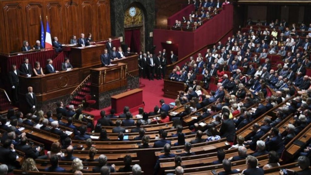 نواب الجمعية الوطنية في فرنسا يصوتون ضد مشروع قانون الهجرة الجديد 1 senat assemblee nationale en congres versailles 11702317903