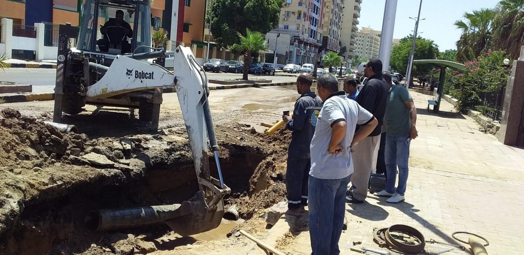 محافظ أسوان: الانتهاء من إصلاح خط المياه الرئيسي المغذي لحي الصداقة الجديدة 1 unnamed 9 1 scaled1702768083