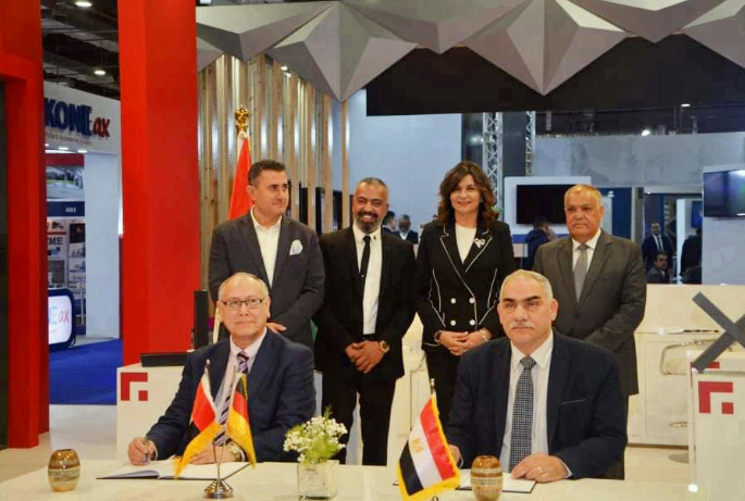 مباحثات بين رئيس الهيئة العربية للتصنيع وكبار مسئولي شركات سلوفاكية في "إيدكس 2023" 1 نبيلة ةالهيئة العربية للتصنيع1701791344
