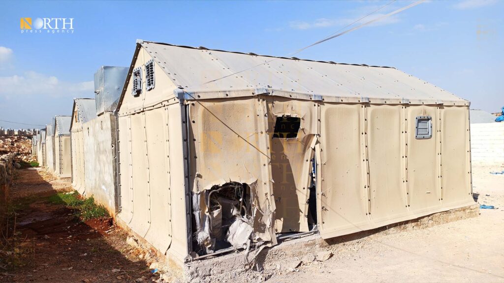 الأمم المتحدة تعرب عن قلقها البالغ من تداعيات الأعمال العدائية في شمال غربي سوريا 1 آثار القصف الحكومي على مخيم مرام شمال غربي إدلب نورث برس1704267844
