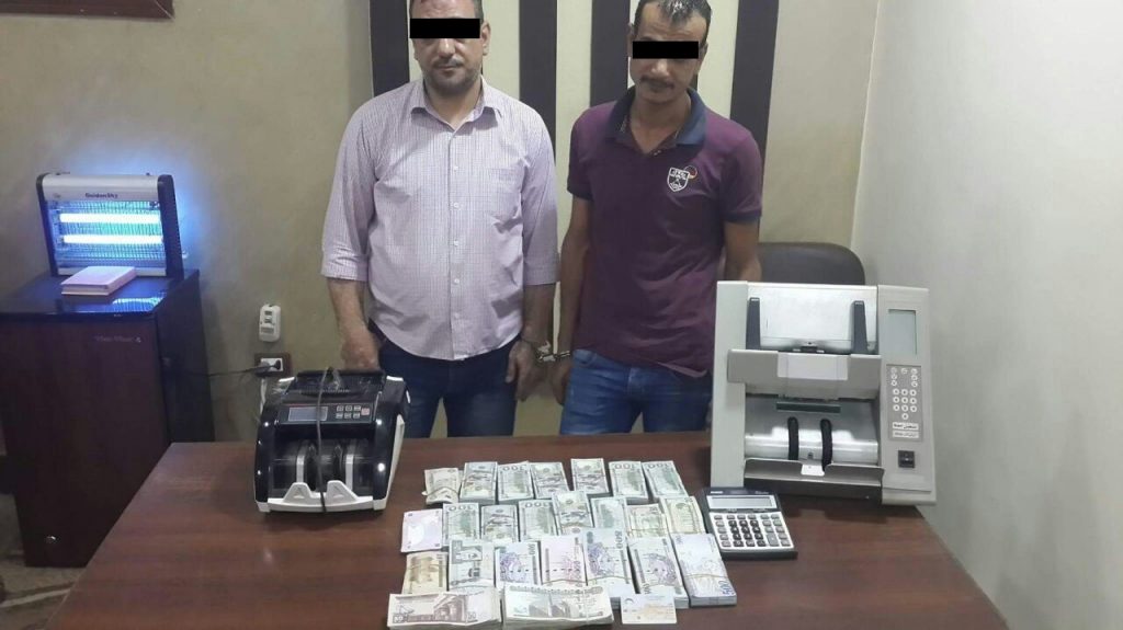 ضبط شخصين لقيامهما بالاتجار في النقد الأجنبي خارج نطاق السوق المصرفي ببني سويف والبحيرة 1 ضبط شخصين لقيامهما بالاتجار في النقد الأجنبي خارج نطاق السوق المصرفية بههيا1705247105
