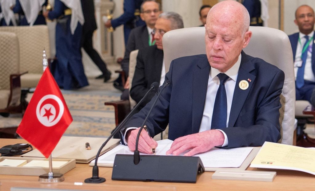 الرئيس التونسي أمام القمة الإيطالية ـ الأفريقية: السلم لن يستتب إلا بإقامة الدولة الفلسطينية كاملة السيادة 1 1000001706545143