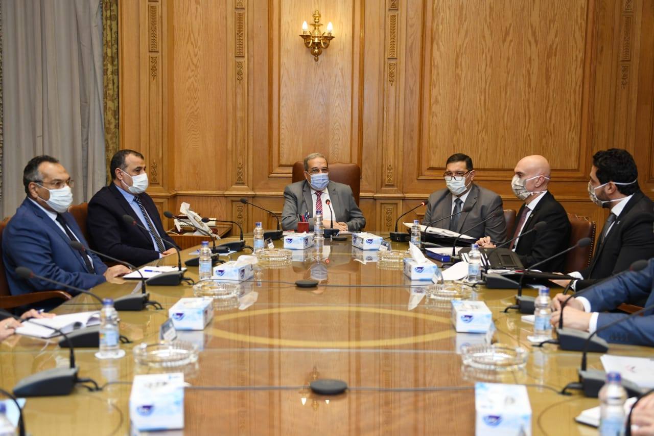 وزير الدولة للإنتاج الحربي يبحث مع وزيرة الهجرة التعاون لدعم المصريين بالخارج الراغبين في إقامة مشروعات استثمارية صناعية بمصر 1 125951284 1783801315131559 6428779497046993343 o 11705652645