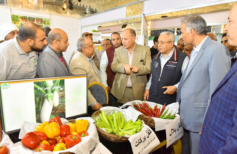 وكيل زراعة أسيوط:معرض الصعيد الزراعي يهدف لتبادل الخبرات بين الشركات والفلاحين ومساعدة شباب الخريجين 1 19 2023 638139668105669135 5661706089744
