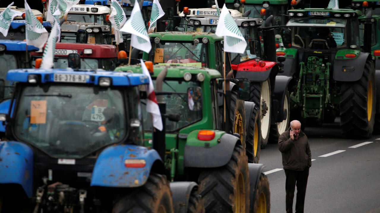 2019 11 27T113633Z 1230012575 RC2NJD9ZKMFT RTRMADP 3 FRANCE PROTESTS FARMERS1706603464