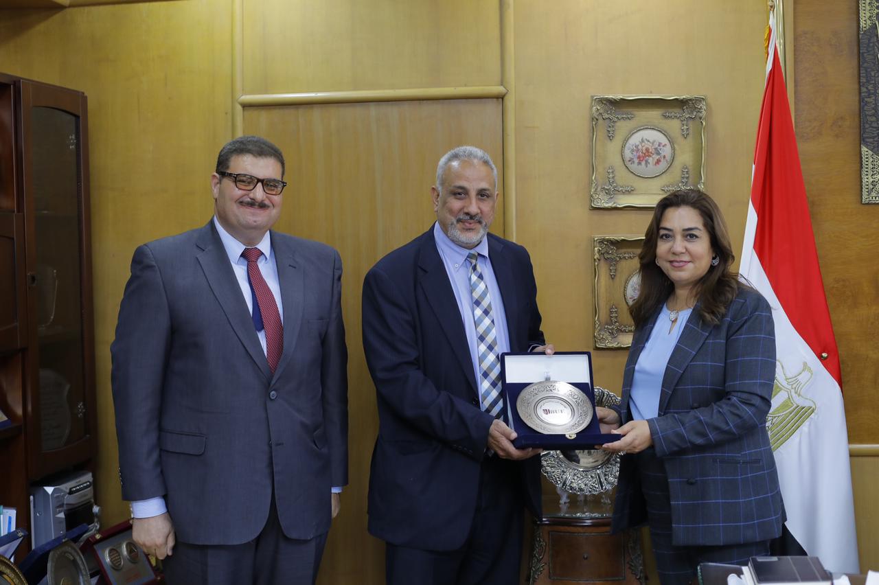 "رئيس البحوث الزراعية" يتفقد معهد التناسليات الحيوانية موقع الزراعات المحمية بالهرم 1 2021 637679383029966479 9961706450343