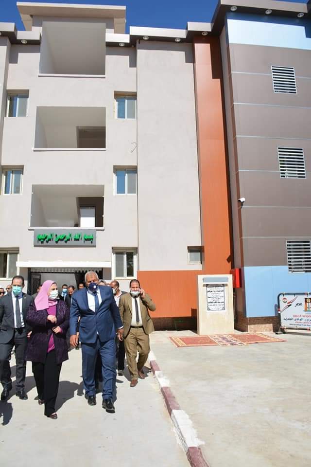 وزيرة التضامن الاجتماعي ومحافظ قنا يفتتحان مجمع خدمات الأسرة والطفولة بقنا الجديدة 1 2022 637797501808819940 8811706443383