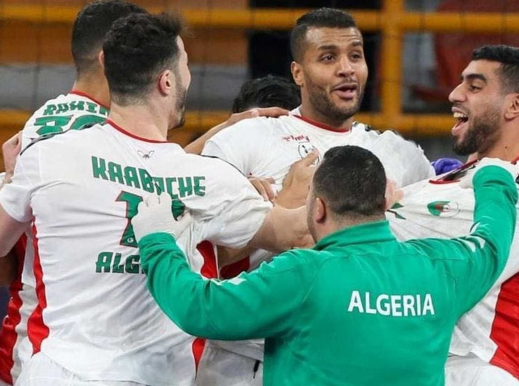 المنتخب الجزائري لكرة اليد يفوز على نظيره المغربي ويتأهل لربع النهائي ببطولة الأمم الأفريقية 1 2df79ca8 578c 48c0 aa30 c8e7f601e3051705884185