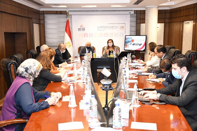 وزيرة التخطيط تؤكد ضرورة تطوير العمل بشركة مصر لإدارة الأصول العقارية وتعظيم العوائد منها 1 4 21705308543
