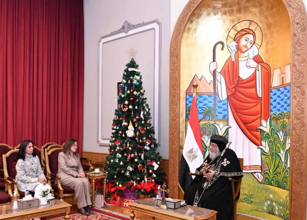 وزيرا التخطيط والطيران يهنئان البابا تواضروس بعيد الميلاد المجيد 1 4381704394384