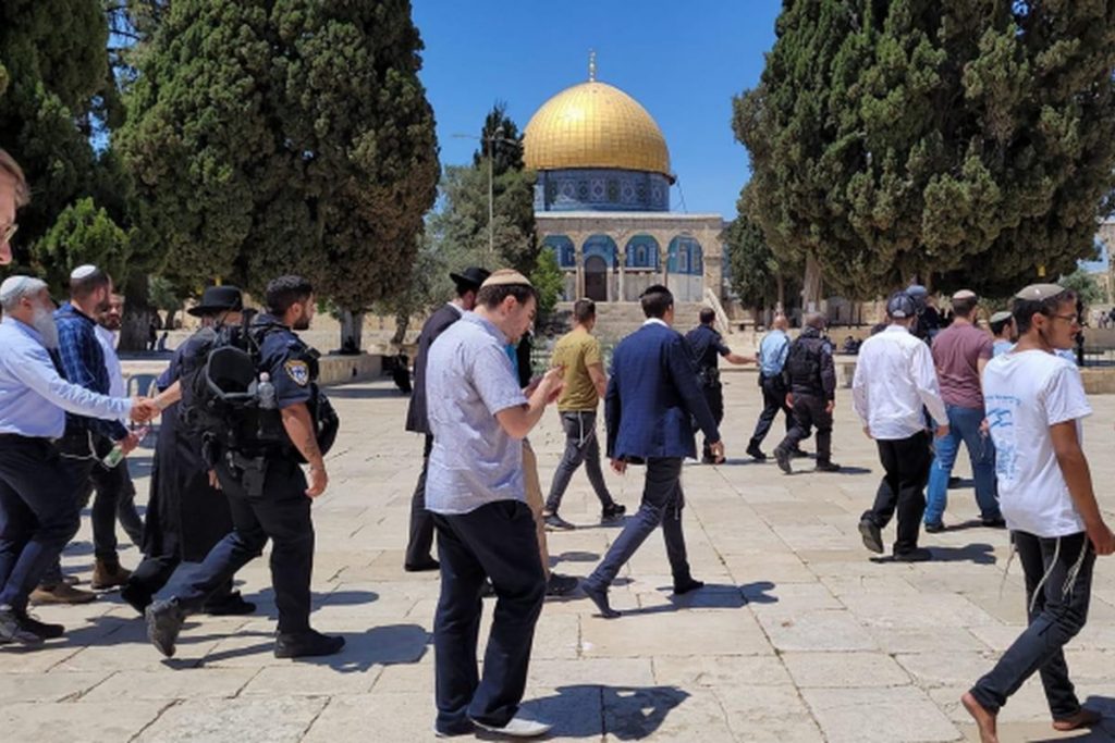 مُستوطنون يقتحمون الأقصى والاحتلال يعتقل 33 فلسطينيًا من الضفة الغربية 1 4f087c7d9bc2e5c8b5ca52dc7740b9751705223763