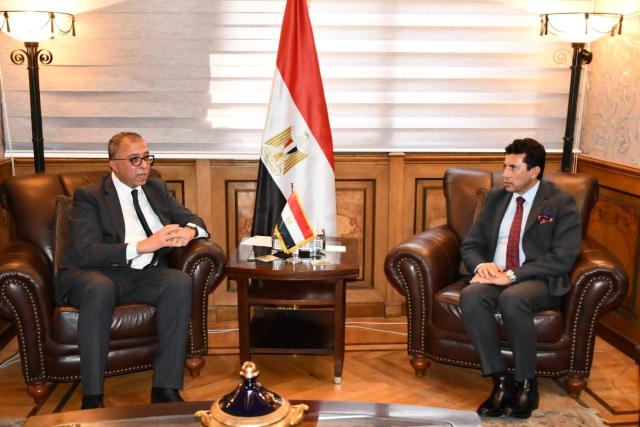 وزير الشباب يتابع مع رئيس معهد التخطيط القومي مشروع حساب مساهمة الرياضة في الناتج المحلي 1 5148261704821824