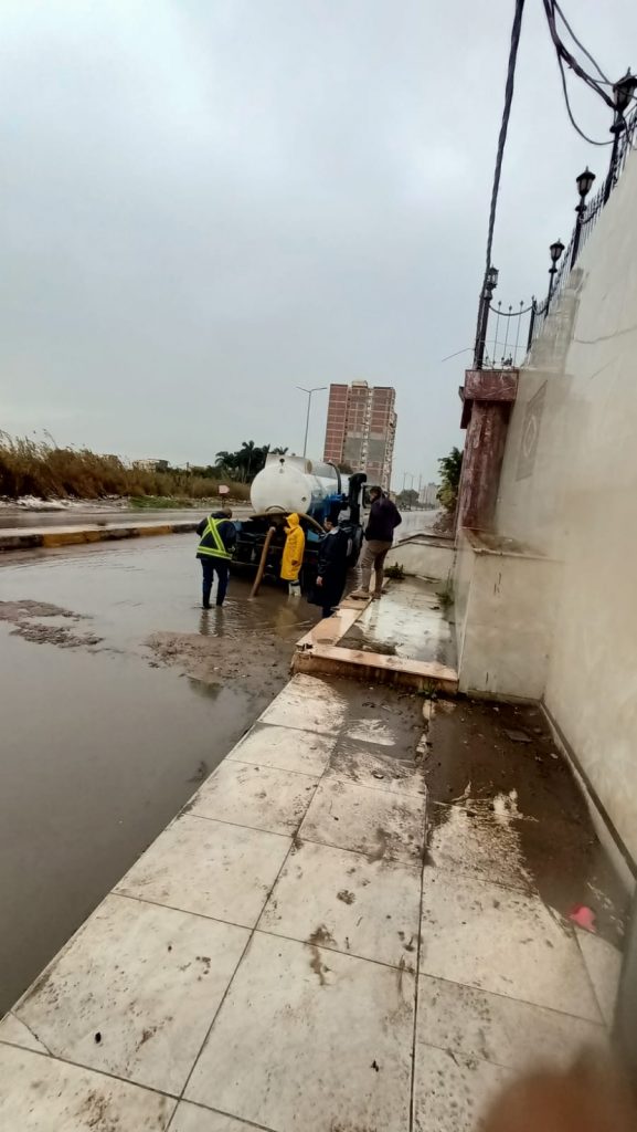 محافظ الإسكندرية: تواجد ميداني للأجهزة التنفيذية للتعامل مع تداعيات النوة الحالية 1 5171704206404