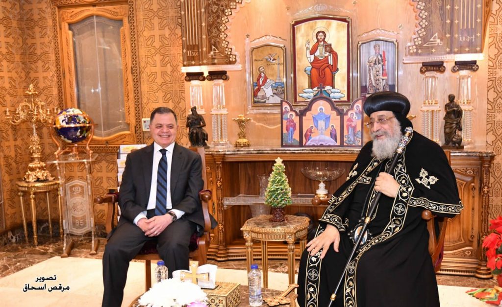 وزير الداخلية يهنئ البابا تواضروس الثاني ورئيسي الطائفتين الإنجيلية والكاثوليكية بعيد الميلاد المجيد 1 6971704286142