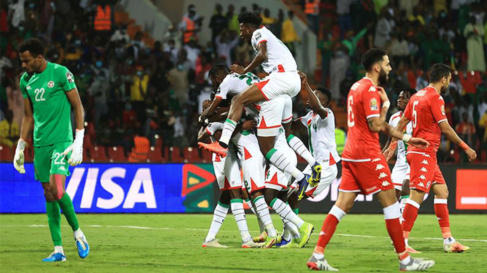 المدافع "كيالوندا جاسبار" أفضل لاعب في مباراة أنجولا أمام بوركينا فاسو بكأس الأمم الإفريقية 1 80fc4849ff67177ca53296248582f6f71706049842