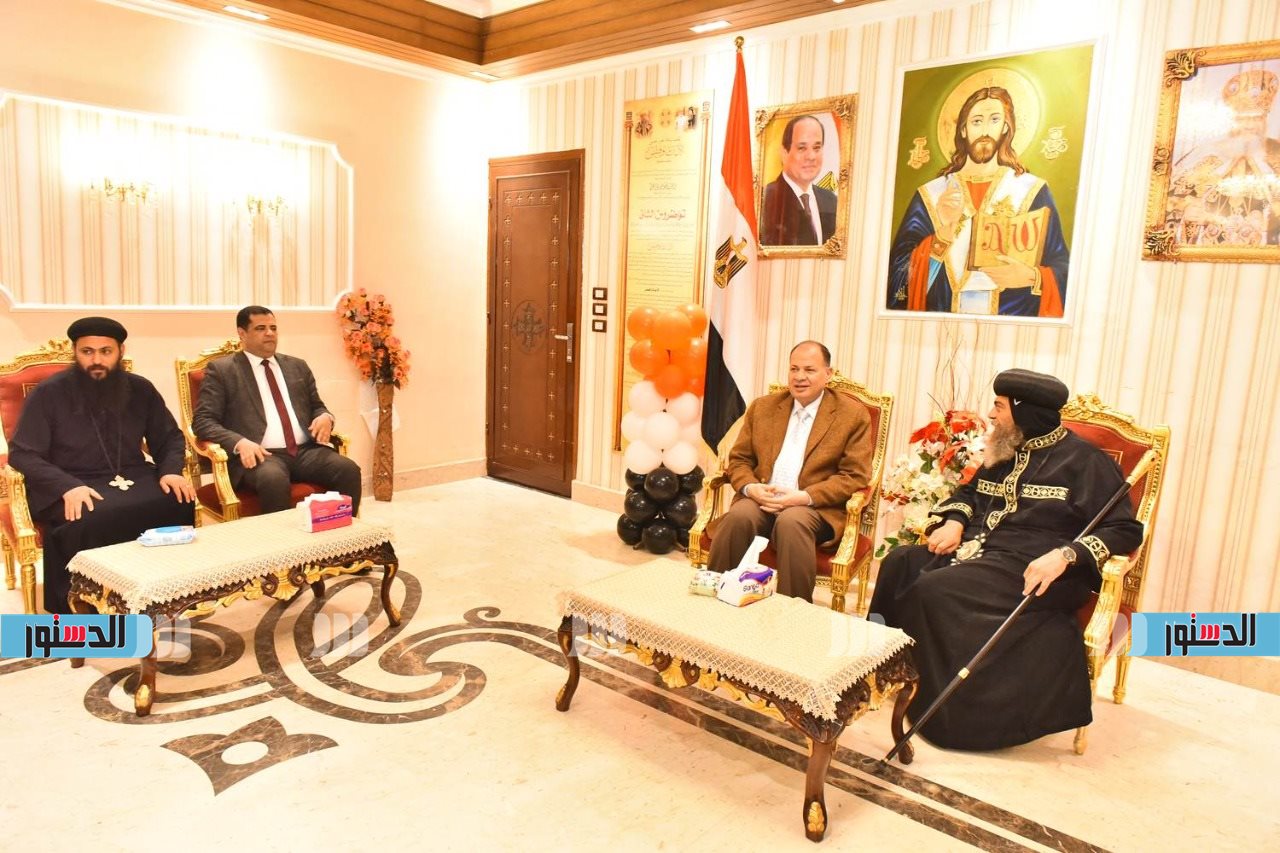 محافظ أسيوط يزور مطرانيتي ديروط والقوصية للأرثوذوكس وإيبارشية الدير المحرق للتهنئة بعيد الميلاد 1 9211704313682