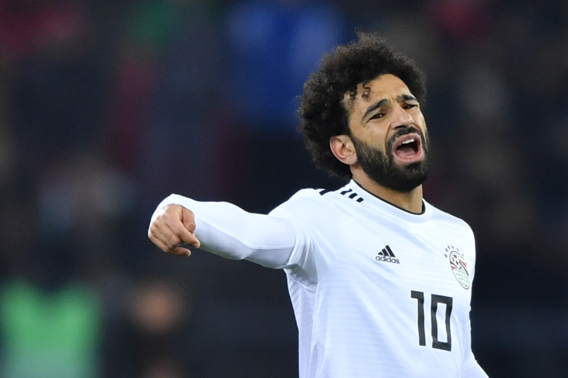 طبيب منتخب مصر: آلام العضلة الخلفية وراء استبدال محمد صلاح.. وسيخضع لفحوصات طبية 1 949841705617966