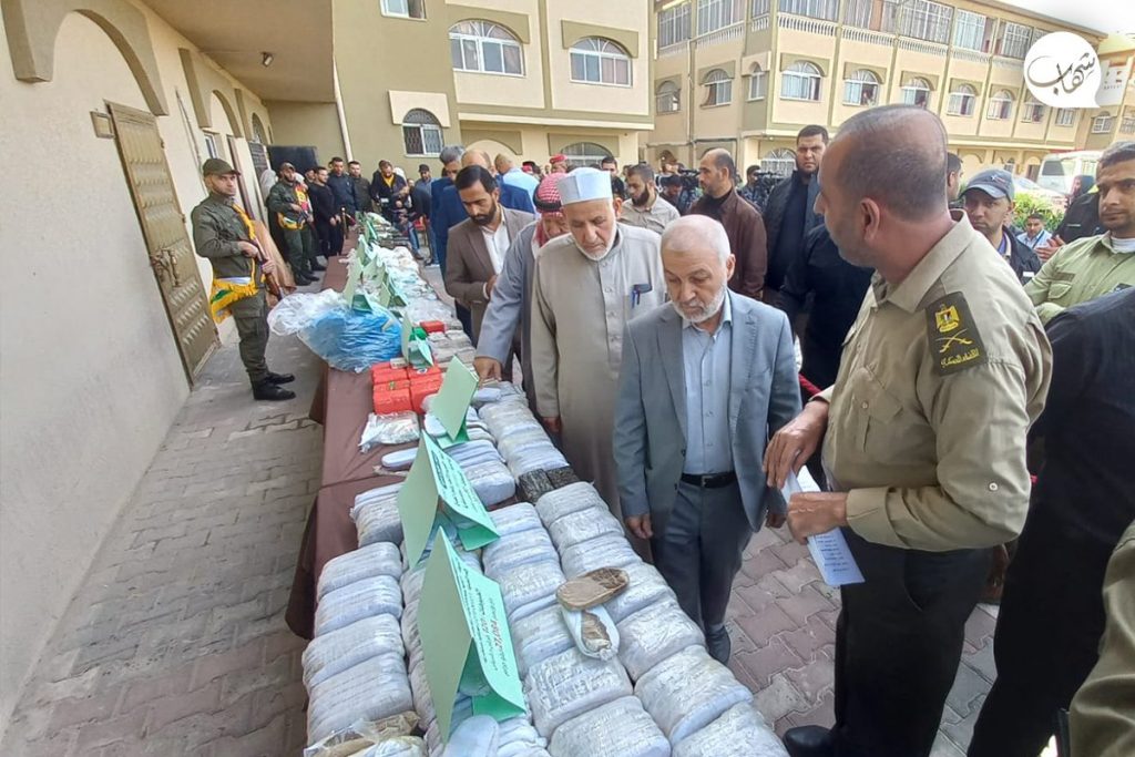 الوفد الأمريكي من أمام معبر رفح: الآلاف بغزة يحتاجون كميات كبيرة من الماء والغذاء والكهرباء والعناية الطبية 1 FiEtrdNWIAA3tab1704481683