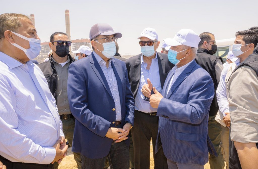 رئيس الوزراء يتفقد مصنع "حياة إيجيبت" للمنتجات الصحية بالمنطقة الاقتصادية لقناة السويس 1 HM 9217 2048x13381704983403