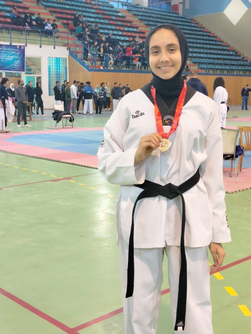 5 ميداليات متنوعة تحصدها طالبة بالجامعة المصرية اليابانية بالبطولة الدولية للجمباز الإيقاعي 1 IMG 20230212 WA00021705412765