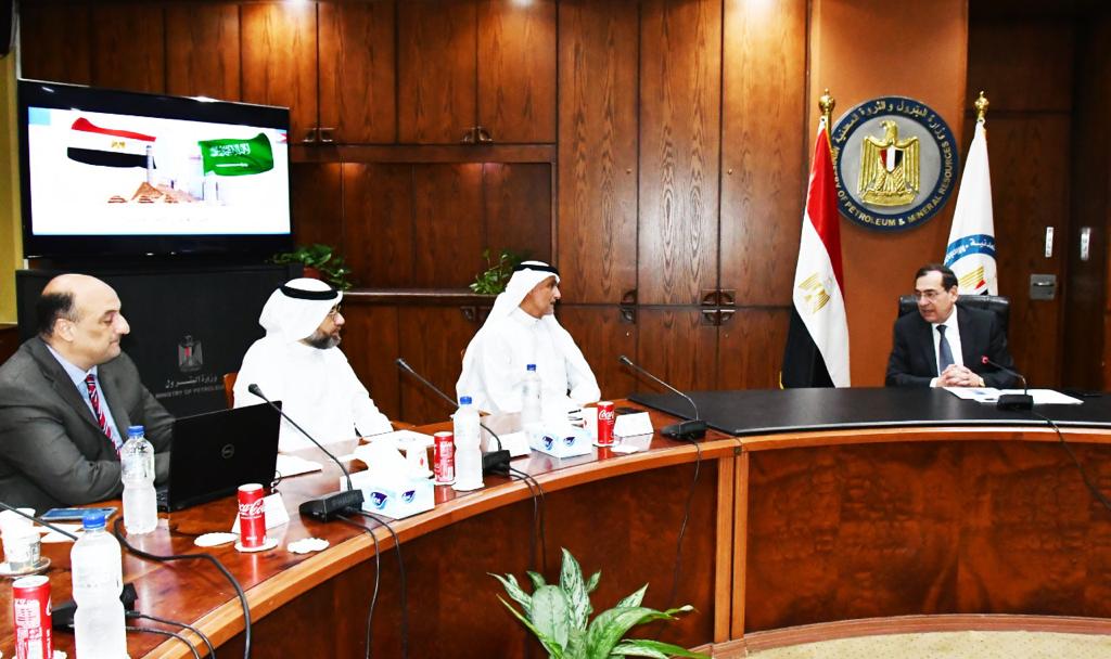 وزير البترول: التوسع في مجالات تموين الطائرات والسفن بالوقود لتعزيز الموارد الدولارية للدولة 1 WhatsApp Image 2022 10 28 at 121705655224