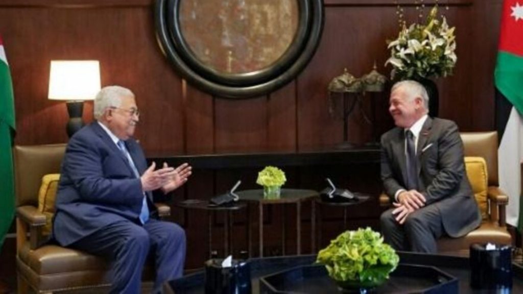 العاهل الأردني يستقبل الرئيس الفلسطيني لدى وصوله للمشاركة في القمة الثلاثية 1 c4f28d672e124584fd5920d85ec8b76d1704897724