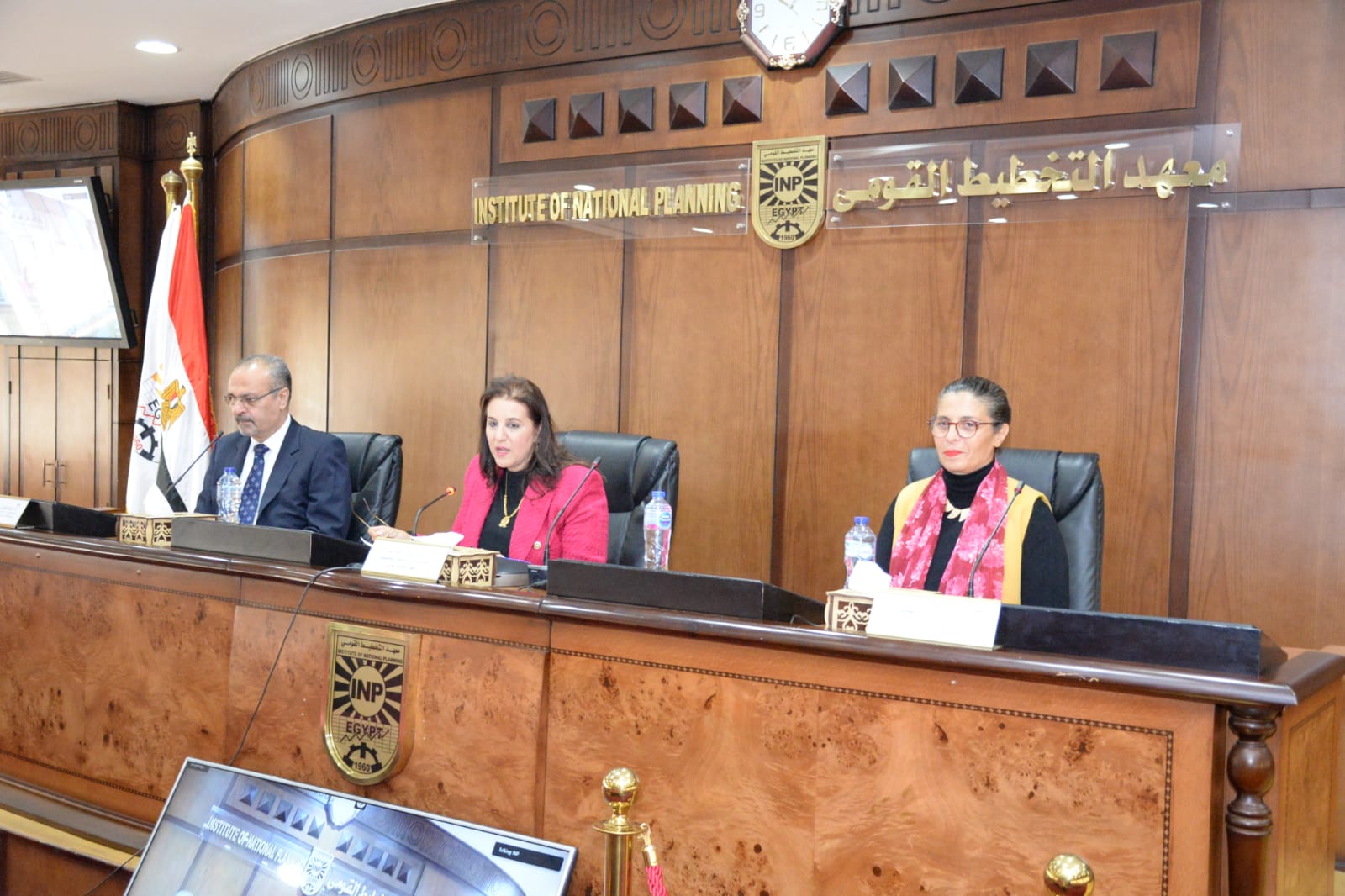 "التخطيط القومي" يعقد ندوة بعنوان "نحو استدامة انتاج المحاصيل الزيتية في مصر"بالتعاون مع مركز بحوث الصحراء" 1 cd69394e 2076 4ae9 a722 2036e1f3cebe1706438043