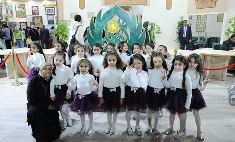 دعما للقضية الفلسطينية.. براعم الأزهر يبهرون رواد معرض الكتاب بالعروض الفنية الداعمة للقضية الفلسطينية 1 elaosboa152741706193066