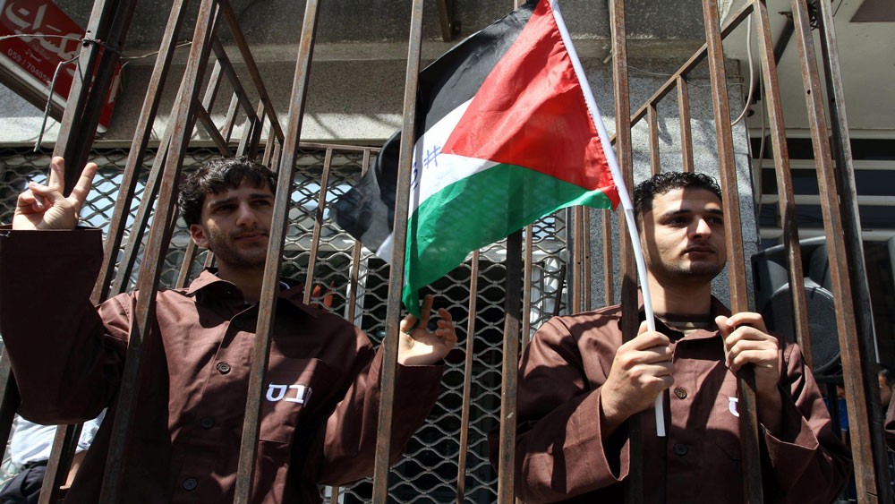 شئون الأسرى الفلسطيني : الاحتلال يحاول التغطية على فشله في الحرب من خلال شن حملات الاعتقالات 1 image1704295083