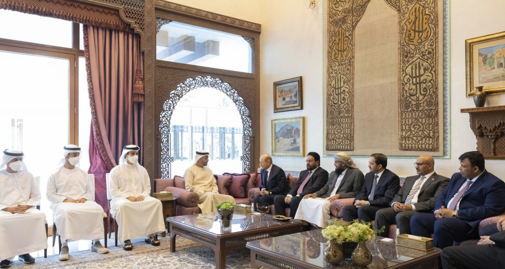 رئيس مجلس القيادة اليمني يبحث مع سفيري نيوزيلندا وأستراليا مستجدات الأوضاع المحلية والإقليمية 1 image1705941604