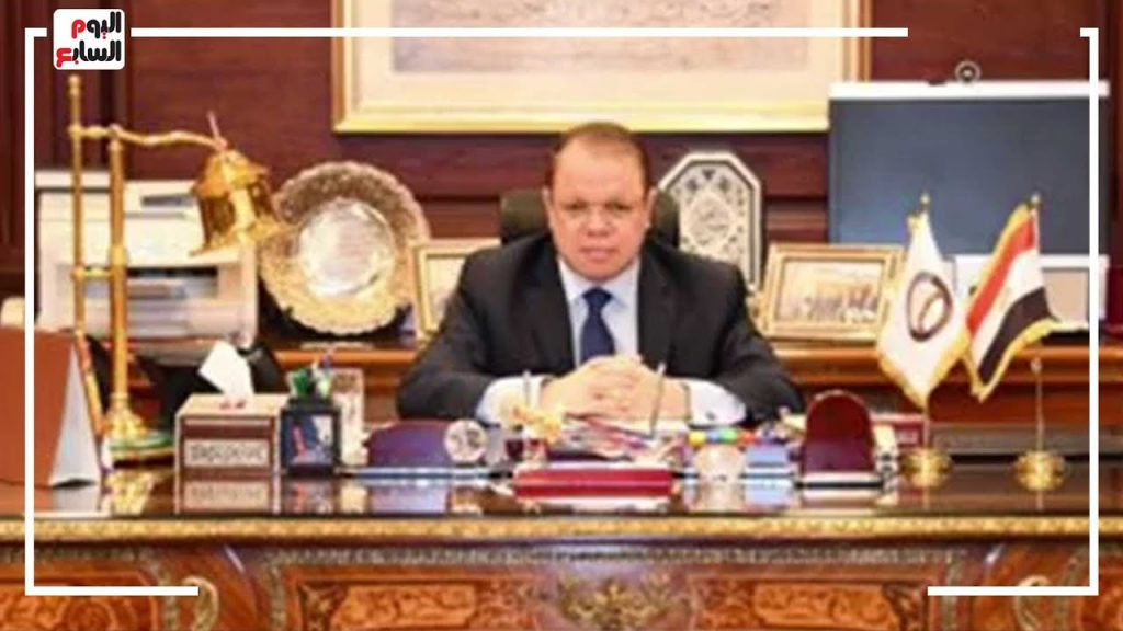 إحالة مدير الشئون الجمركية وموظف بالكسب غير المشروع وآخرين للجنايات في قضية رشوة 1 maxresdefault1704893106