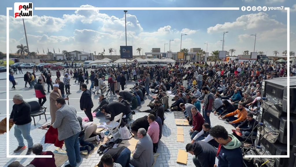 عشرات الآلاف من زائري معرض القاهرة الدولي للكتاب يؤدون صلاة الجمعة 1 maxresdefault1706267523