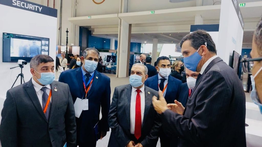 وزير الدولة للإنتاج الحربي يبحث مع ممثلي شركة "يورودرو" الإيطالية التعاون في مجال تصنيع مكونات المصاعد 1 زير الدولة للإنتاج الحربى يستقبل عددا من ممثلي الشركات العالمية المشاركة بمعرض iDEX 2021333