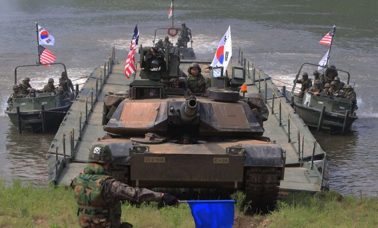 سول وواشنطن تجريان تدريبات مشتركة قرب حدود كوريا الشمالية1704356042