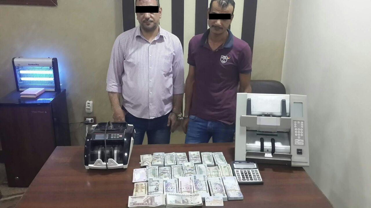 ضبط شخصين لقيامهما بالاتجار في النقد الأجنبي خارج نطاق السوق المصرفي ببني سويف والبحيرة 1 ضبط شخصين لقيامهما بالاتجار في النقد الأجنبي خارج نطاق السوق المصرفية بههيا1705247105