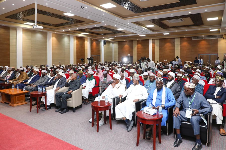 "مؤتمر علماء الصومال" يدعو للتوحد لمواجهة التدخلات الإثيوبية وحماية سيادة الصومال 1 مؤتمر علماء الصومال يدعو لمحاربة جماعتي الشبابوداعش وتحريم التعاون معهما1704899946