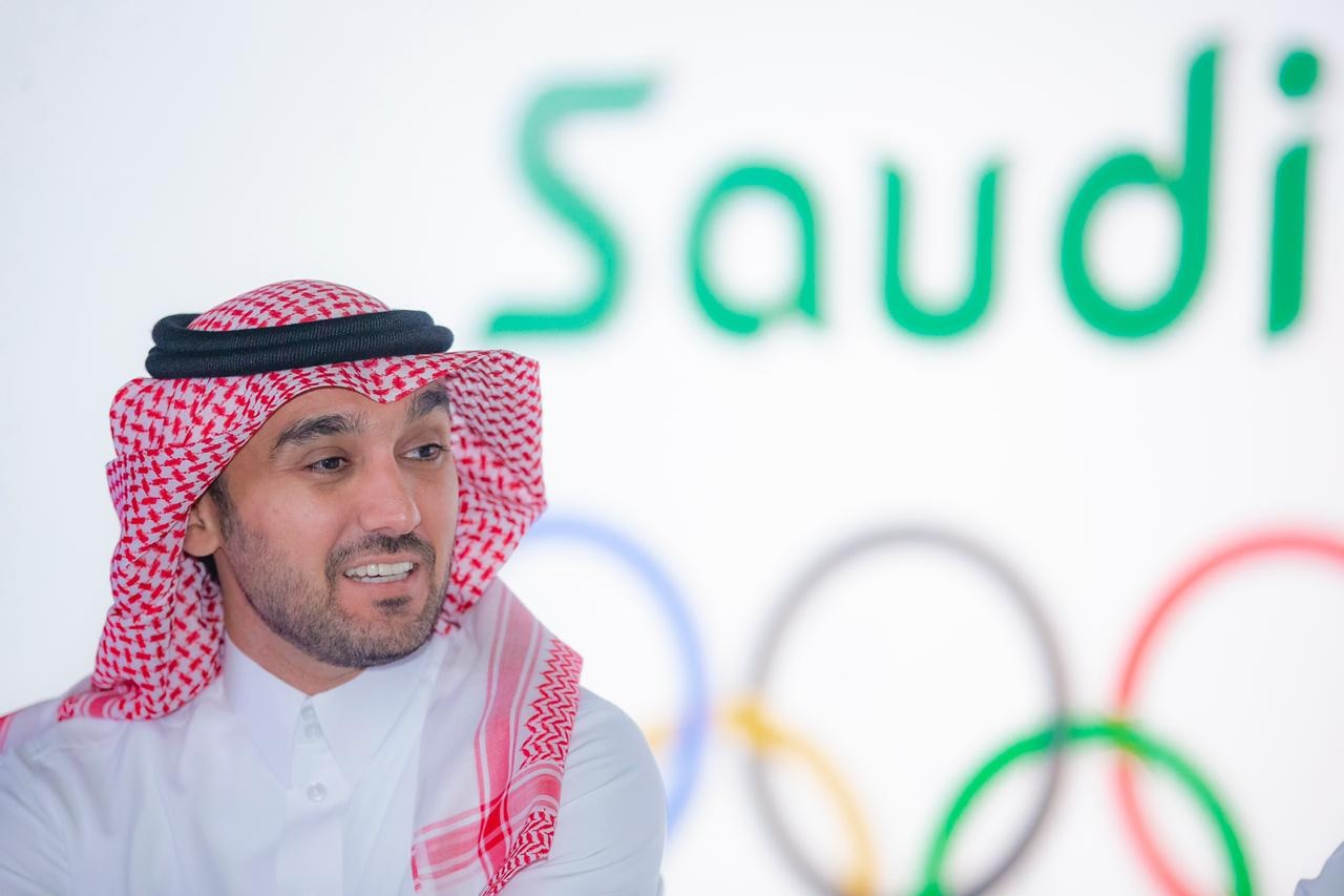 وزير الرياضة يؤكد أهمية الأندية الرياضية في التنشئة الاجتماعية للفرد وتعليم الرياضة لمختلف الأجيال 1 وزير الرياضة1705864383