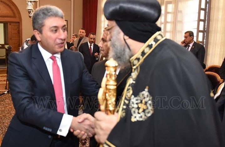 وزير الطيران يهنئ البابا تواضروس والأقباط بعيد الميلاد المجيد 1704481923