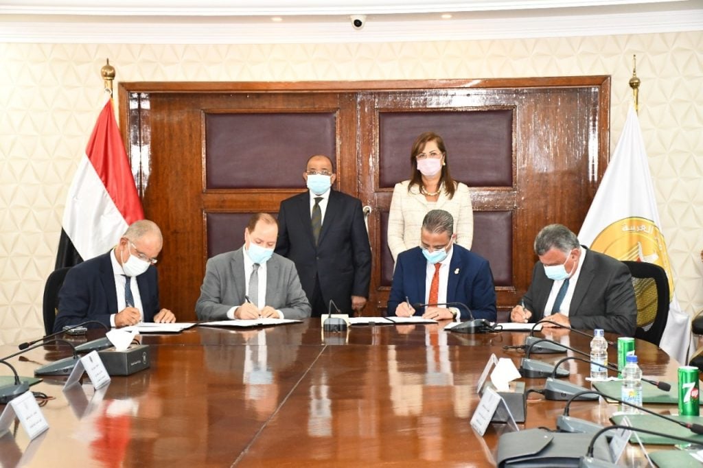وزيرا التخطيط والتنمية المحلية ومحافظ الإسكندرية يتفقدون مشروعات استراتيجية الأمطار 1 وزيرا التخطيط والتنمية المحلية