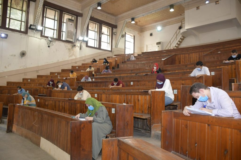 جامعة القاهرة تنتهي من امتحانات التعليم المدمج بمشاركة 50 ألف طالب وطالبة 1 دراس1707899527