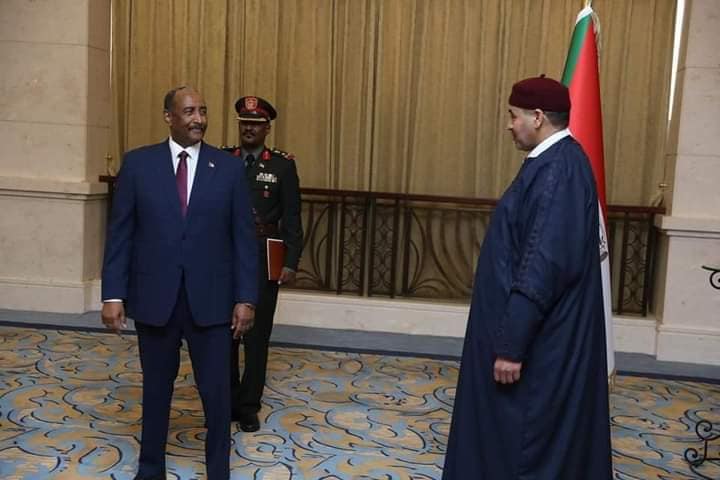 رئيس مجلس السيادة بالسودان يتوجه إلى ليبيا 1 رئيس مجلس السيادة الانتقالي في السودان يتسلم أوراق اعتماد سفير ليبيا بالسودان 1708923663