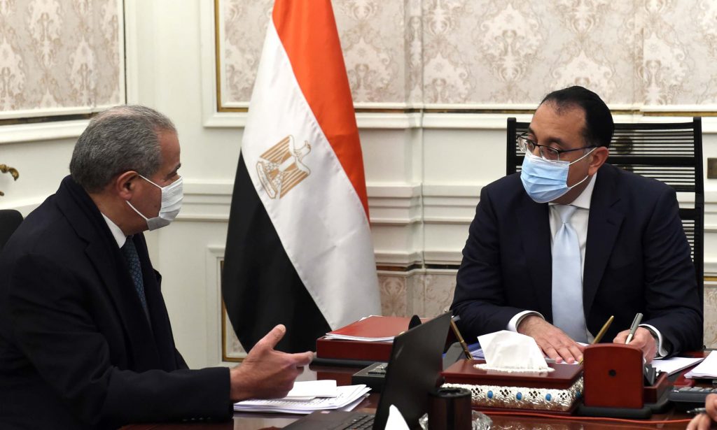 متحدث "الوزراء": توفير كافة السلع استعدادا لشهر رمضان المبارك من خلال المبادرات الهامة 1 مصطفى مدبولي رئيس مجلس الوزراء و وزير التموين علي مصيلحي1707173404
